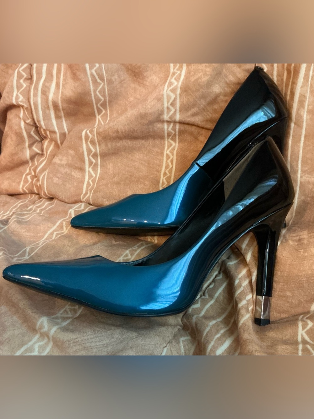 GUESS Ombre Teal Black Patent Pointed Toe Stiletto Pumps Heel Size 7.5 M